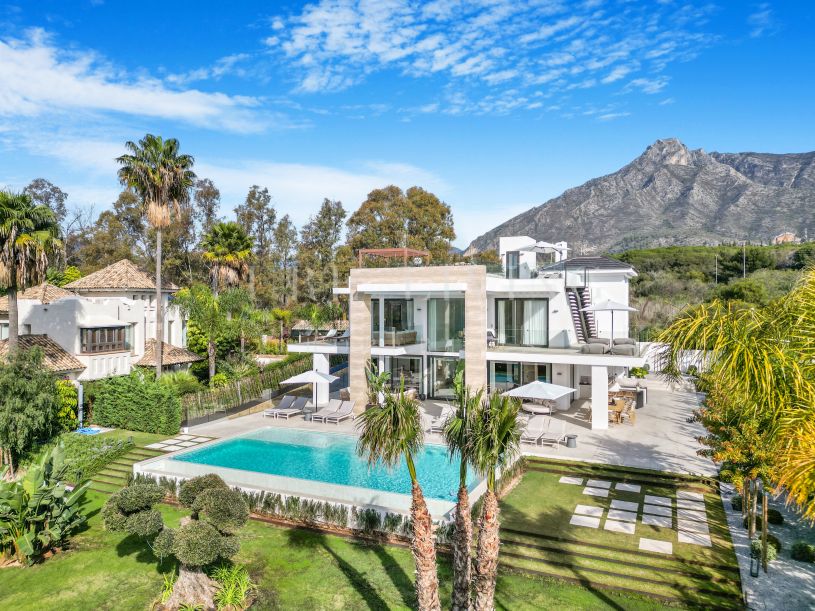 Nieuwe eigentijdse luxe villa aan de Golden Mile van Marbella – Panoramisch uitzicht, privézwembad en exclusiviteit.