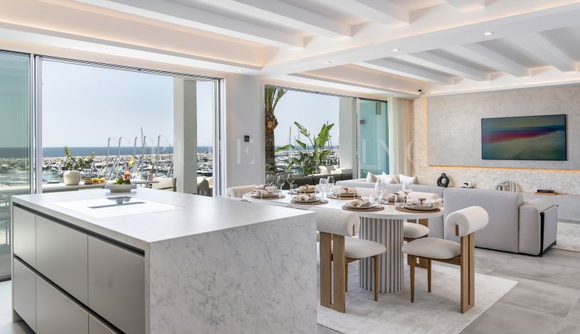 Spectaculaire penthouse en duplex de quatre chambres avec vue imprenable sur Marina Puerto Banus