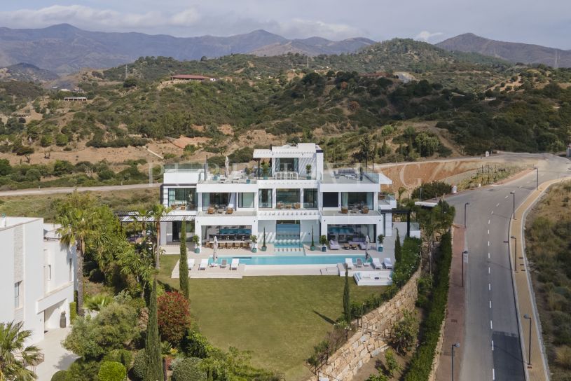Impresionante Villa de 8 dormitorios con vistas panorámicas en La Panera, Nueva Milla de Oro