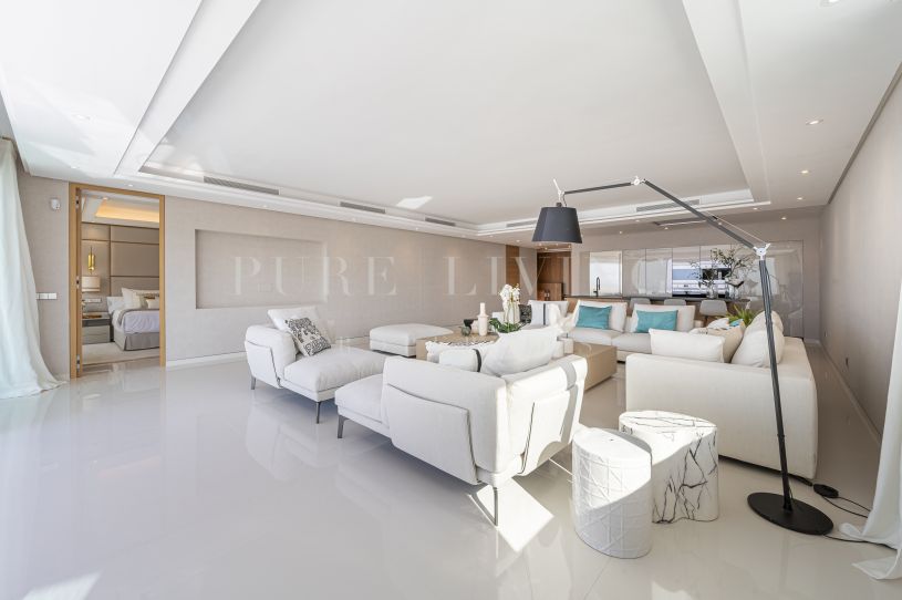 Exquisite Frontline Beach Apartment in Gray D'Albión with Sea Views and Premium Amenities