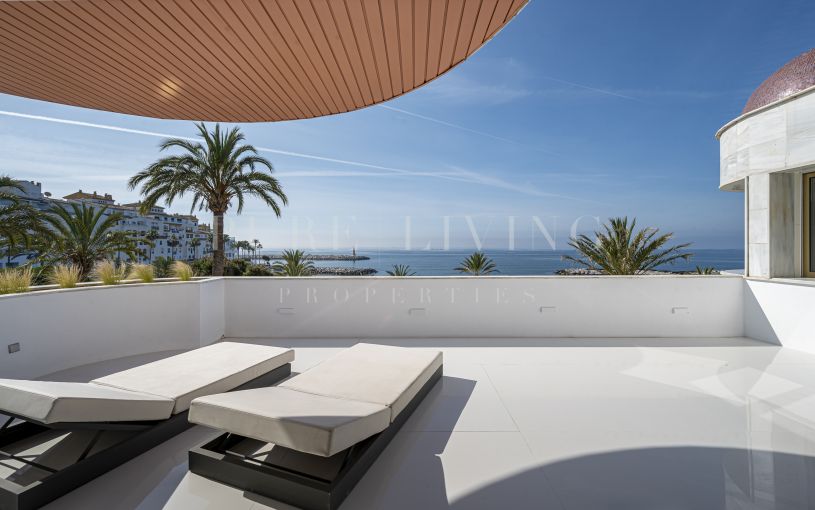 Exquisite Frontline Beach Apartment in Gray D'Albión with Sea Views and Premium Amenities
