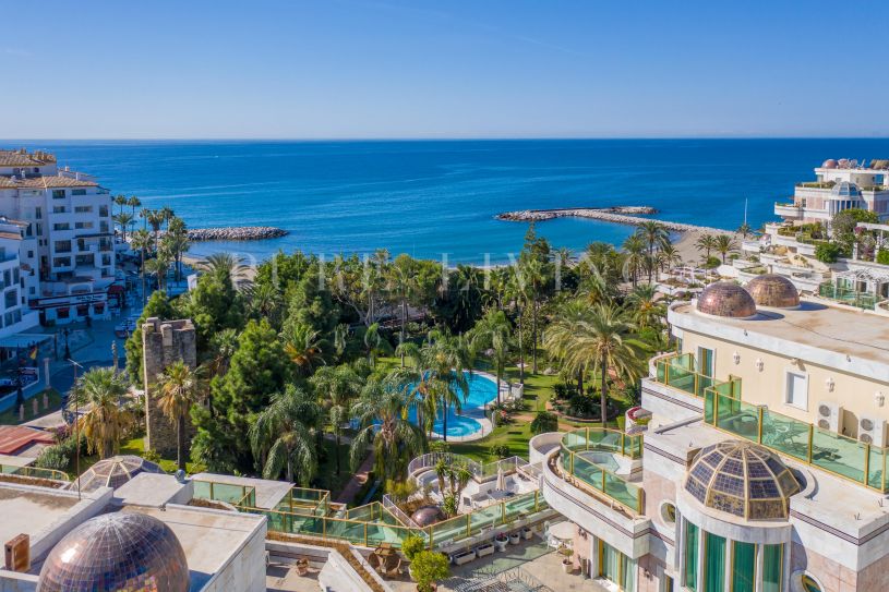 Exquisite Frontline Beach Apartment in Gray D'Albión with Sea Views and Premium Amenities
