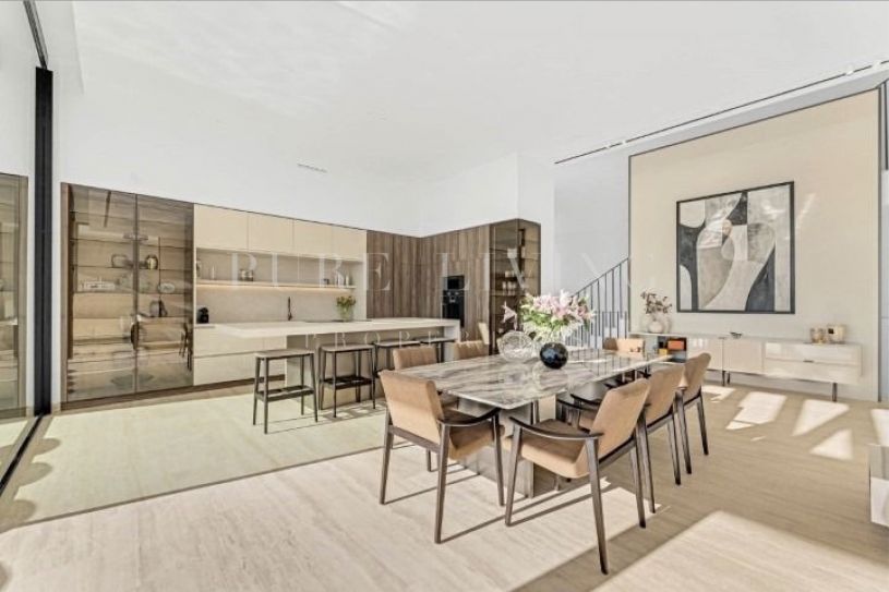 Schitterende 6-slaapkamer villa met het meest indrukwekkende panoramische uitzicht op zee, gelegen in de prestigieuze wijk Los Flamingos, Benahavís