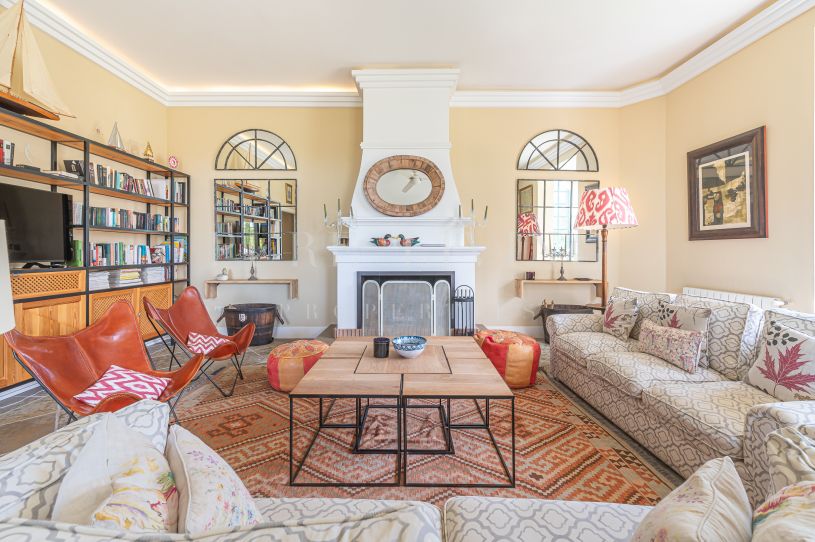 Elegant four bedroom villa located in a prestigious area