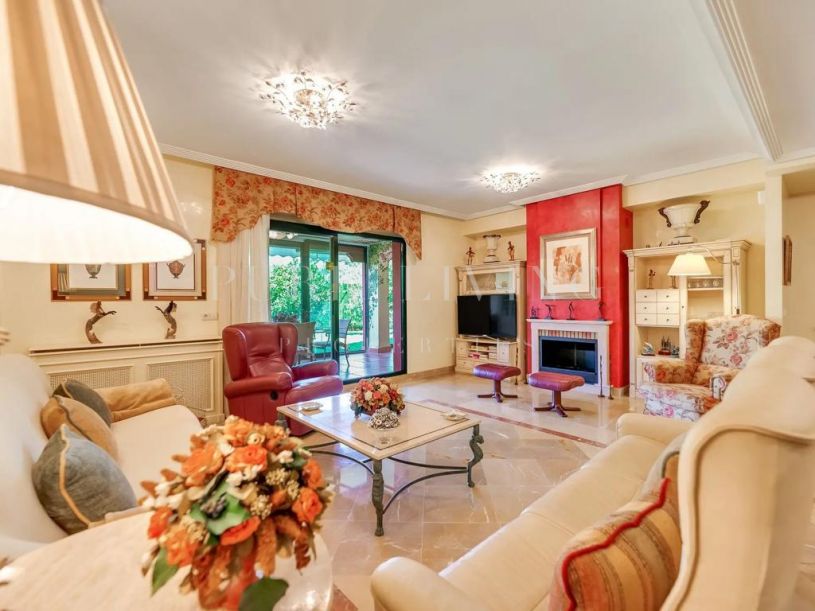 Elegante apartamento de tres dormitorios situado en una zona privilegiada cerca de la playa