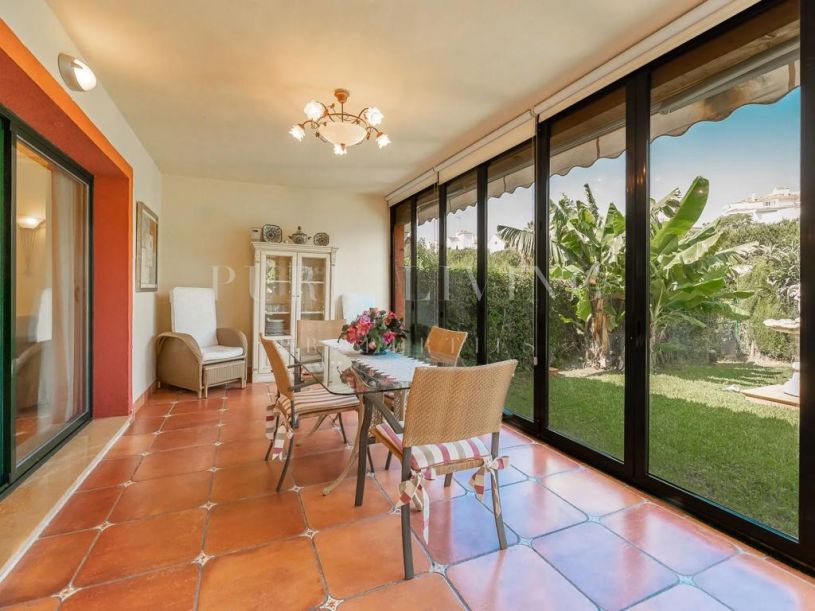 Elegante apartamento de tres dormitorios situado en una zona privilegiada cerca de la playa