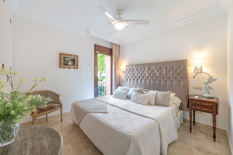 Élégant appartement de trois chambres à coucher situé dans un quartier privilégié à proximité de la plage