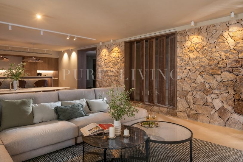 Luxury five bedroom villa located near the beach in the prime area of Puerto Banus