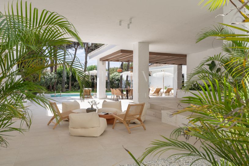 Luxury five bedroom villa located near the beach in the prime area of Puerto Banus
