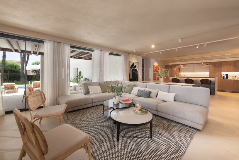 Luxury five bedroom villa located near the beach in the prime area of Puerto Banus