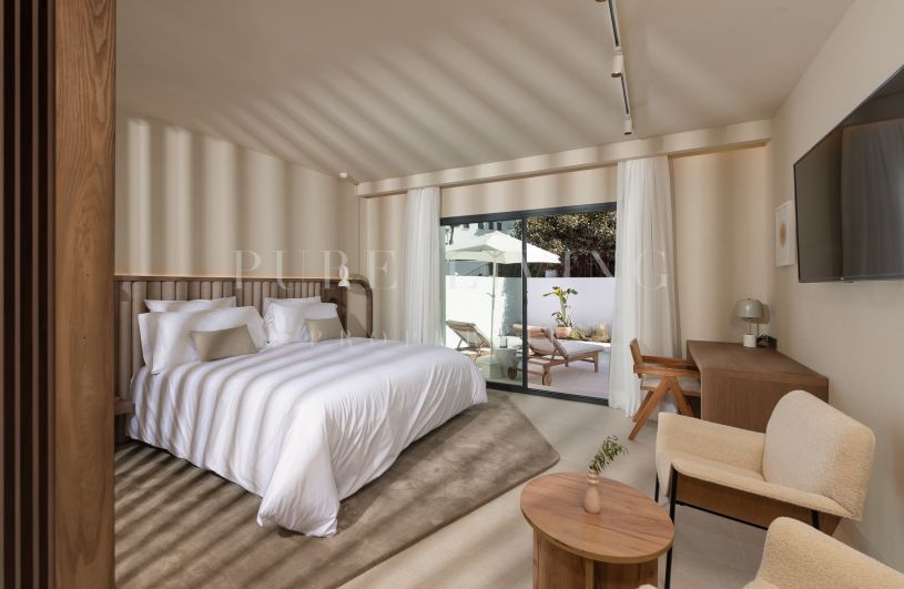 Luxury five bedroom villa located near the beach in the prime area of Puerto Banus