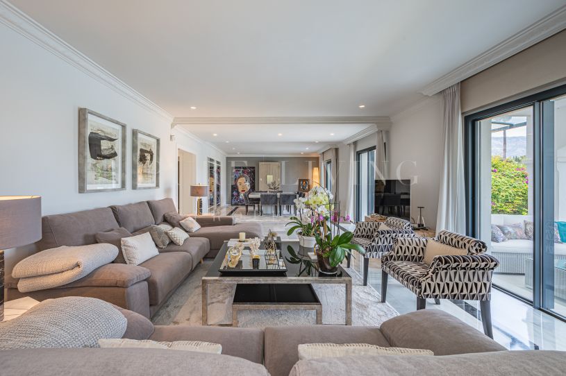 Modern villa featuring incredible mountain views located in a privileged area