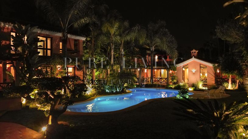 Villa exceptionnelle située dans le prestigieux quartier de Los Verdiales.