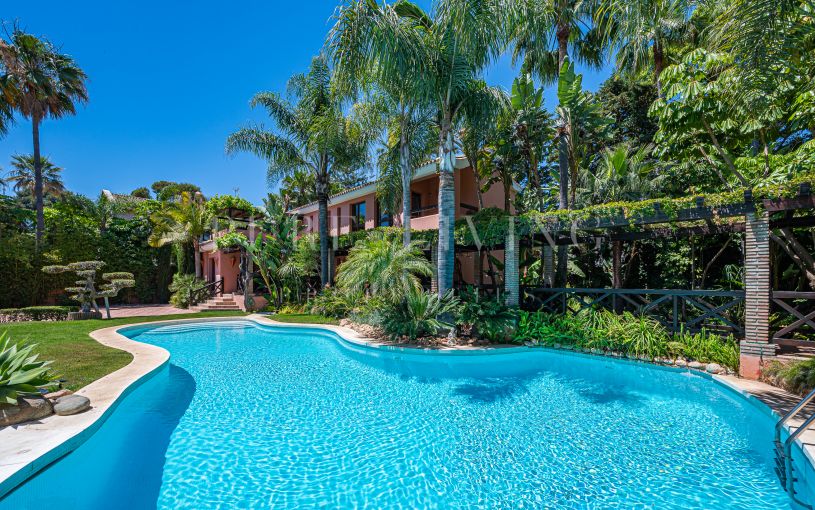 Villa exceptionnelle située dans le prestigieux quartier de Los Verdiales.