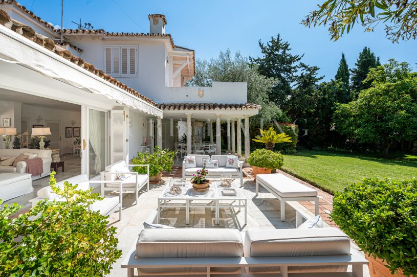 Prachtige acht slaapkamer villa gelegen in de prestigieuze Marbella Club, Golden Mile