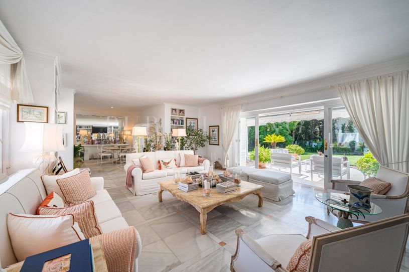Prachtige acht slaapkamer villa gelegen in de prestigieuze Marbella Club, Golden Mile