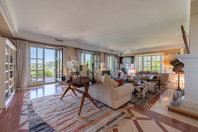 Spectaculaire droomvilla met panoramisch uitzicht in Marbella Club Golf Resort.