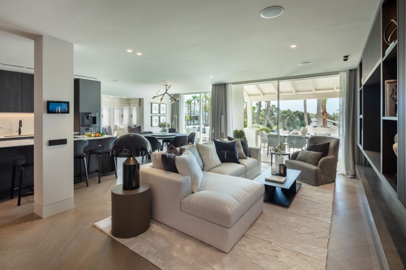 Impressive three bedroom duplex Penthouse in Marina Puente Romano