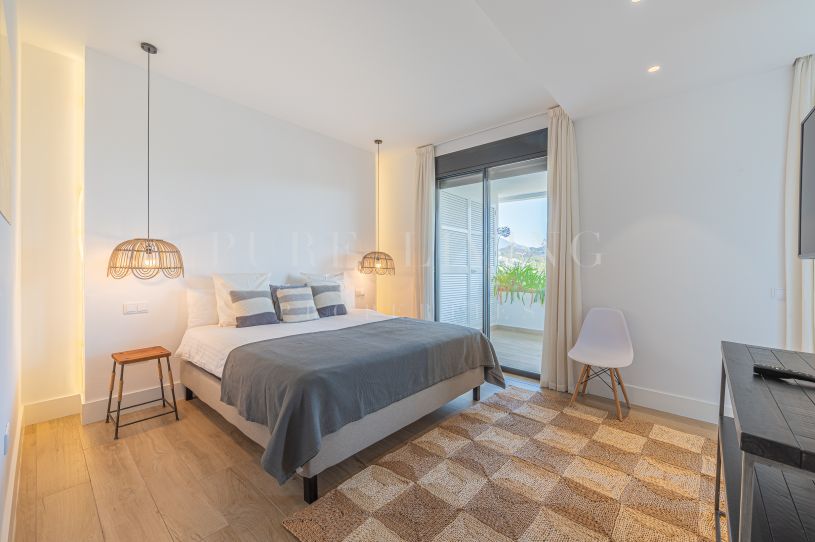 Penthouse de luxe de 4 chambres avec vue sur le golf à Nueva Andalucia, Marbella