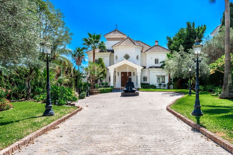 Luxe golfvilla met zeven slaapkamers in het prestigieuze Nueva Andalucia