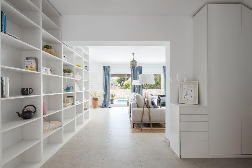 Villa de luxe de quatre chambres à louer à Cascada de Camoján.