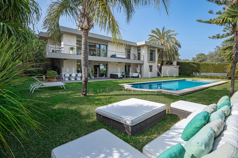 Fabulous contemporary family villa walking distance to Puerto Banús