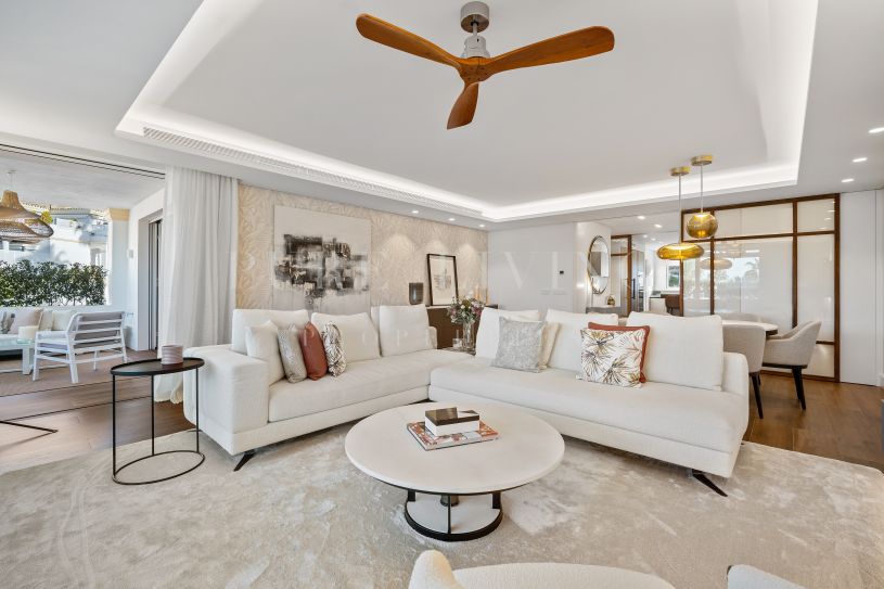Immaculate three bedroom, south facing apartment located in the prestigious and gated community Monte Parasio
