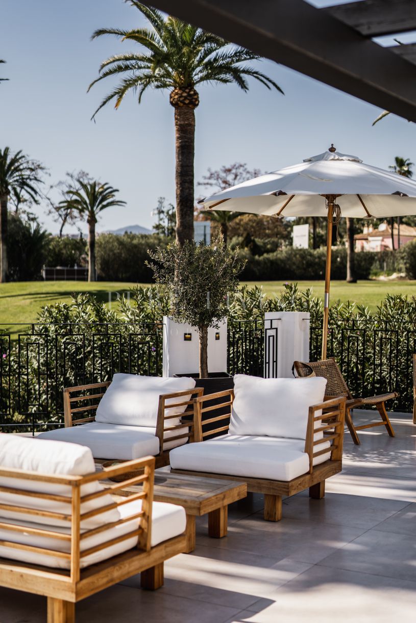 Five bedroom villa close to golf courses recently refurbished in Nueva Andalucia.