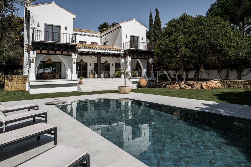 A recently refurbished Andalusian Cortijo style home in Hacienda Las Chapas