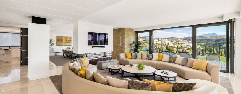 Stunning eight bedroom villa with amazing sea views in Los Flamingos