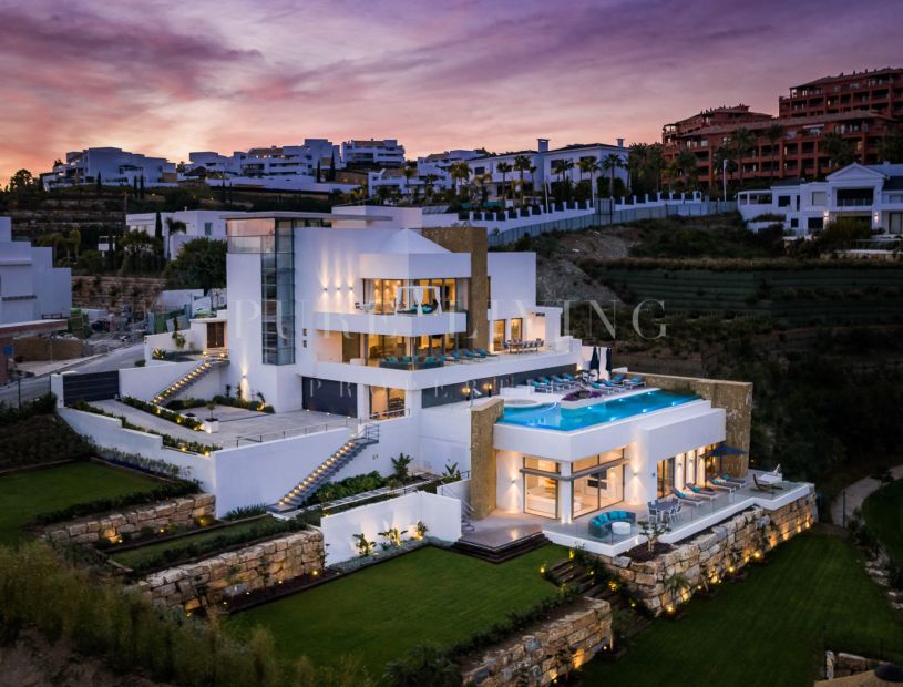 Stunning eight bedroom villa with amazing sea views in Los Flamingos