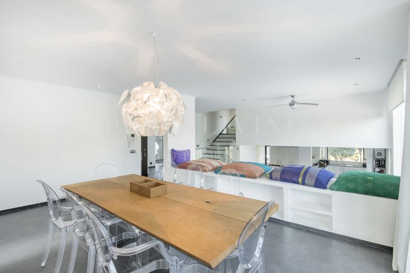 Stunning five bedroom villa in an exclusive area