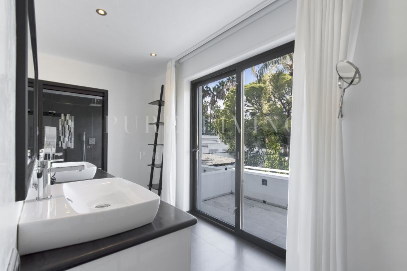 Stunning five bedroom villa in an exclusive area