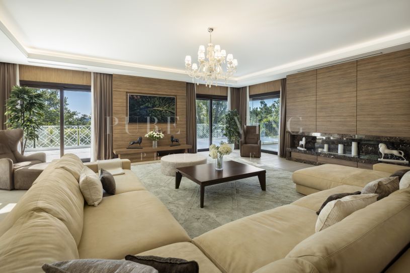 Luxurious frontline golf family home in Los Naranjos Golf, Nueva Andalucia