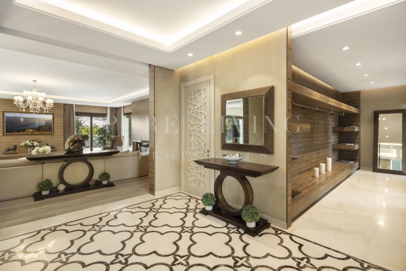 Luxurious frontline golf family home in Los Naranjos Golf, Nueva Andalucia