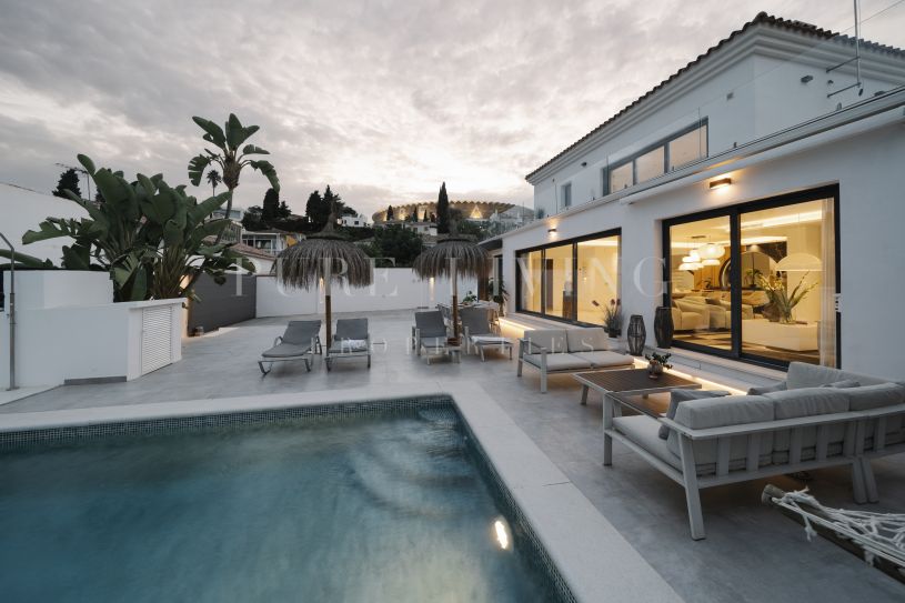 Moderna villa de lujo con piscina privada, ubicada perfectamente en Nueva Andalucía.