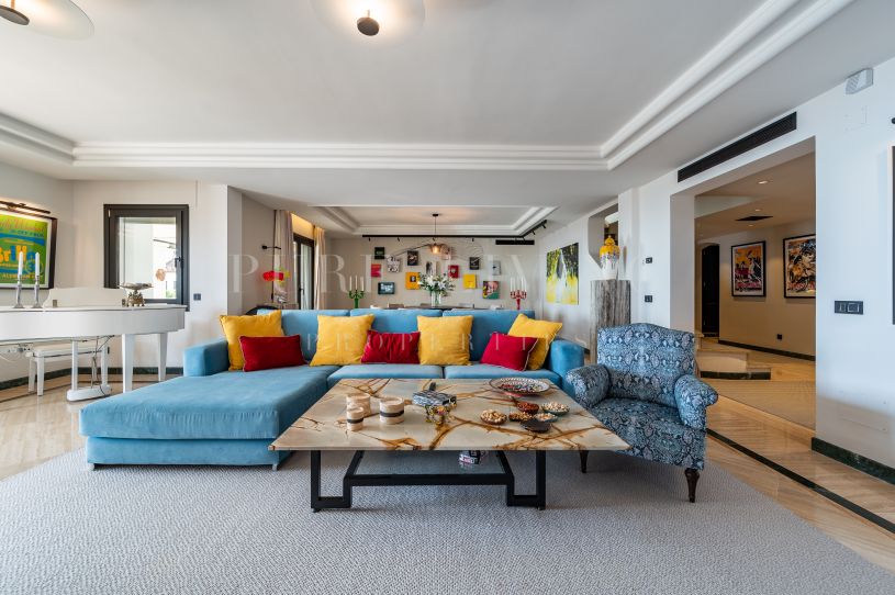 Spacieux penthouse en duplex de quatre chambres à coucher dans le Monte Paraiso Country Club