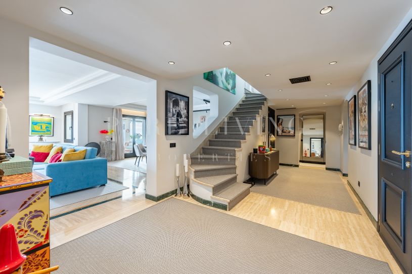 Spacieux penthouse en duplex de quatre chambres à coucher dans le Monte Paraiso Country Club