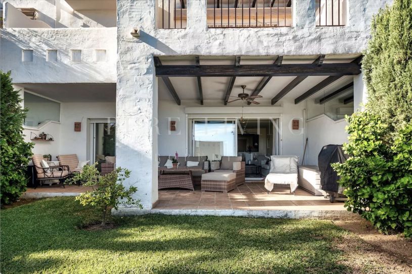 Exceptional ground floor apartment offering amazing sea views located in, La Quinta Village.