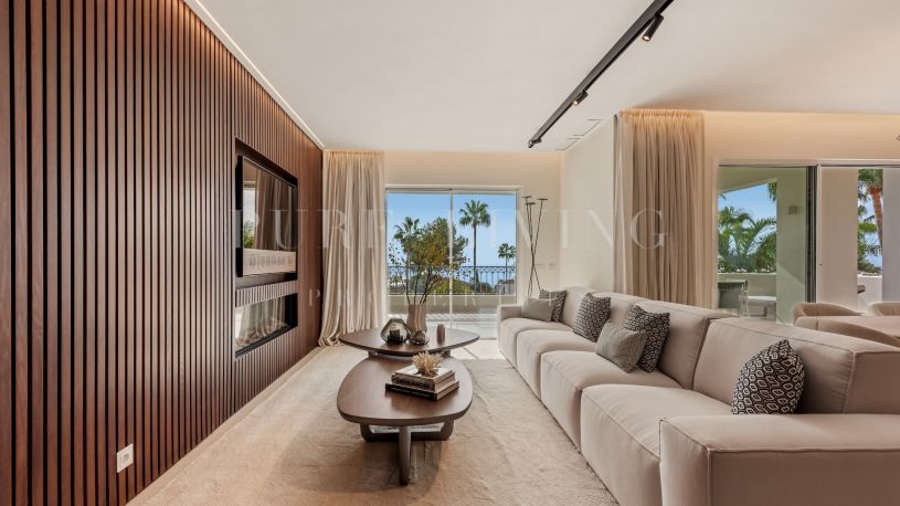 Impresionante apartamento de tres dormitorios con vistas al mar en Altos Reales