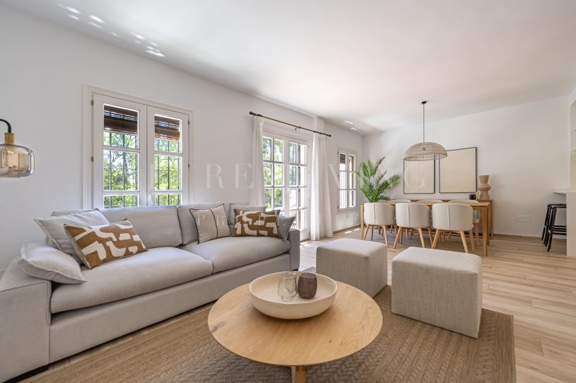 Stunning three bedroom town house walking distance to Puente Romano Hotel