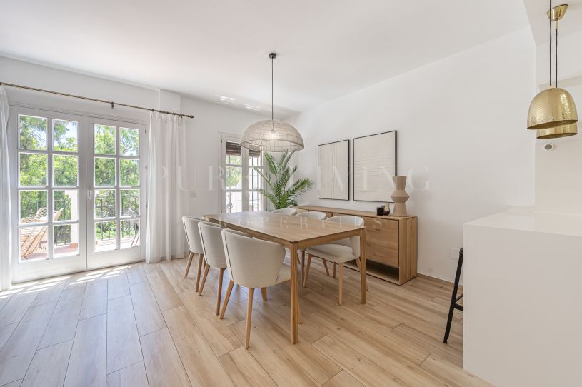 Stunning three bedroom town house walking distance to Puente Romano Hotel