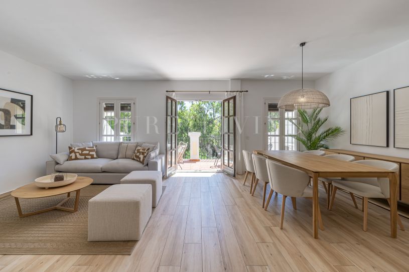 Stunning three bedroom town house walking distance to Puente Romano Hotel