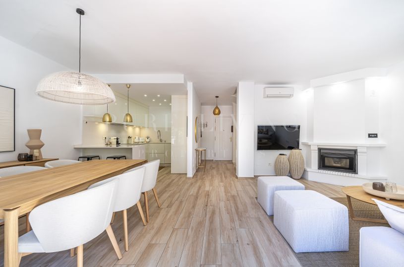 Stunning three bedroom town house walking distance to Puente Romano Hotel