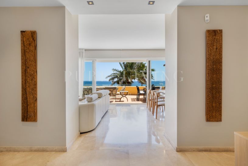 Stunning four bedroom duplex penthouse with amazing sea views.