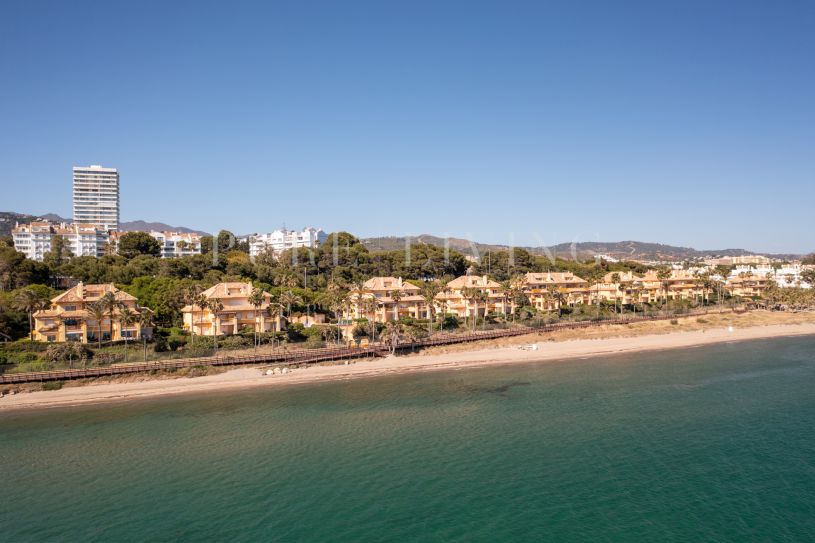 Stunning four bedroom duplex penthouse with amazing sea views.