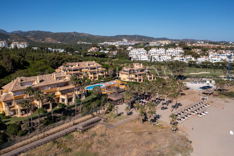 Stunning four bedroom duplex penthouse with amazing sea views.