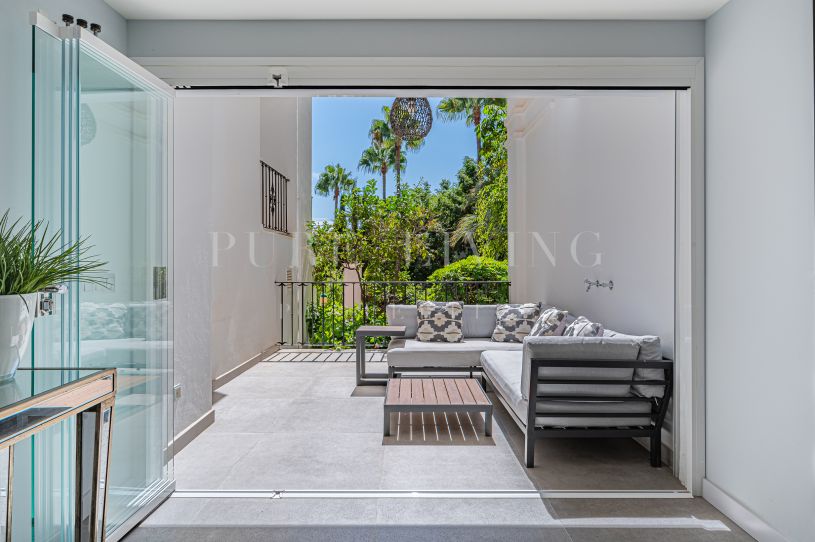 Moderno apartamento de tres dormitorios en el Señorío de Marbella.