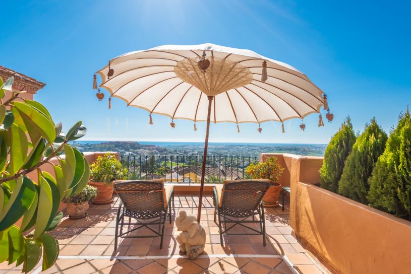 Superb fully refurbished four bedroom duplex penthouse for sale in Les Belvederes, Nueva Andalucia