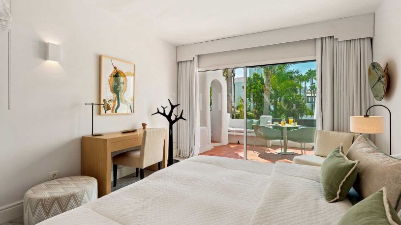 Fabulous two bedroom apartment in Puente Romano.